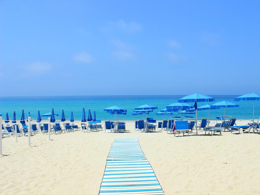 Blu Tropical Resort Дзамброне Екстериор снимка