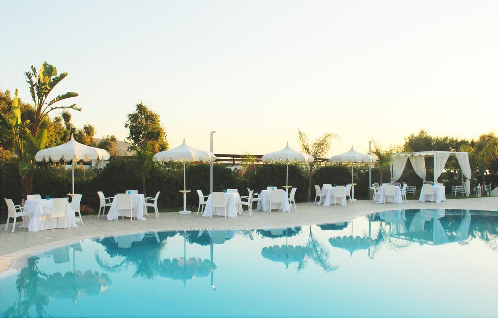 Blu Tropical Resort Дзамброне Екстериор снимка