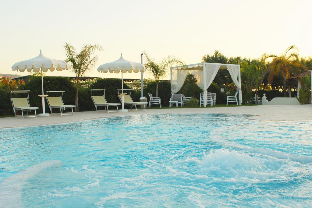 Blu Tropical Resort Дзамброне Екстериор снимка