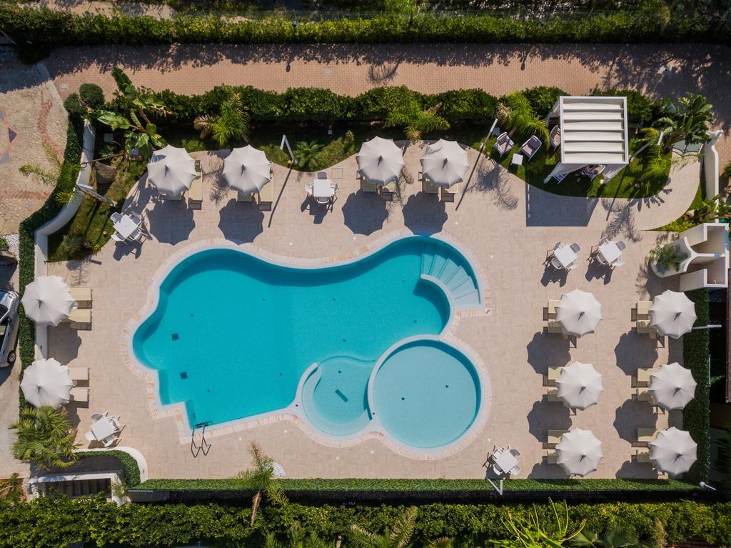 Blu Tropical Resort Дзамброне Екстериор снимка