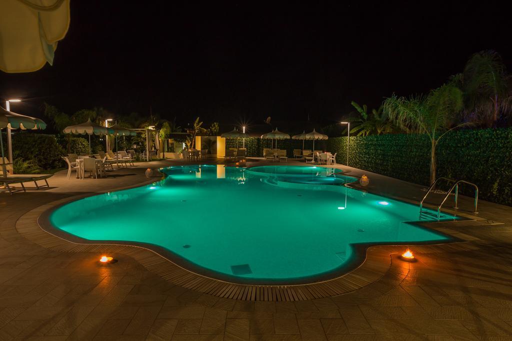 Blu Tropical Resort Дзамброне Екстериор снимка