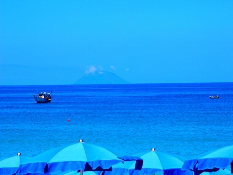 Blu Tropical Resort Дзамброне Екстериор снимка