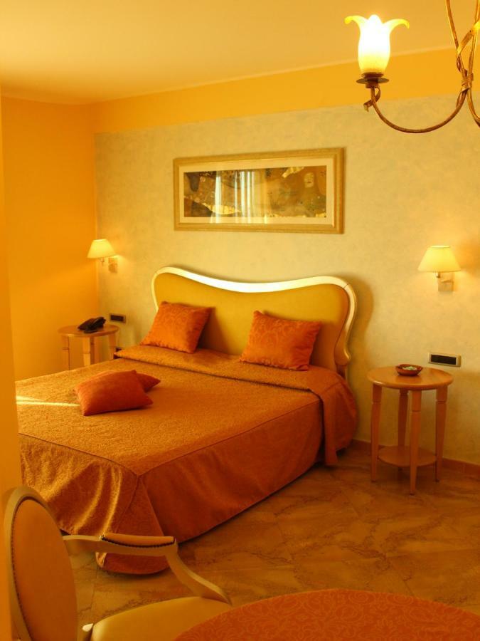 Blu Tropical Resort Дзамброне Екстериор снимка
