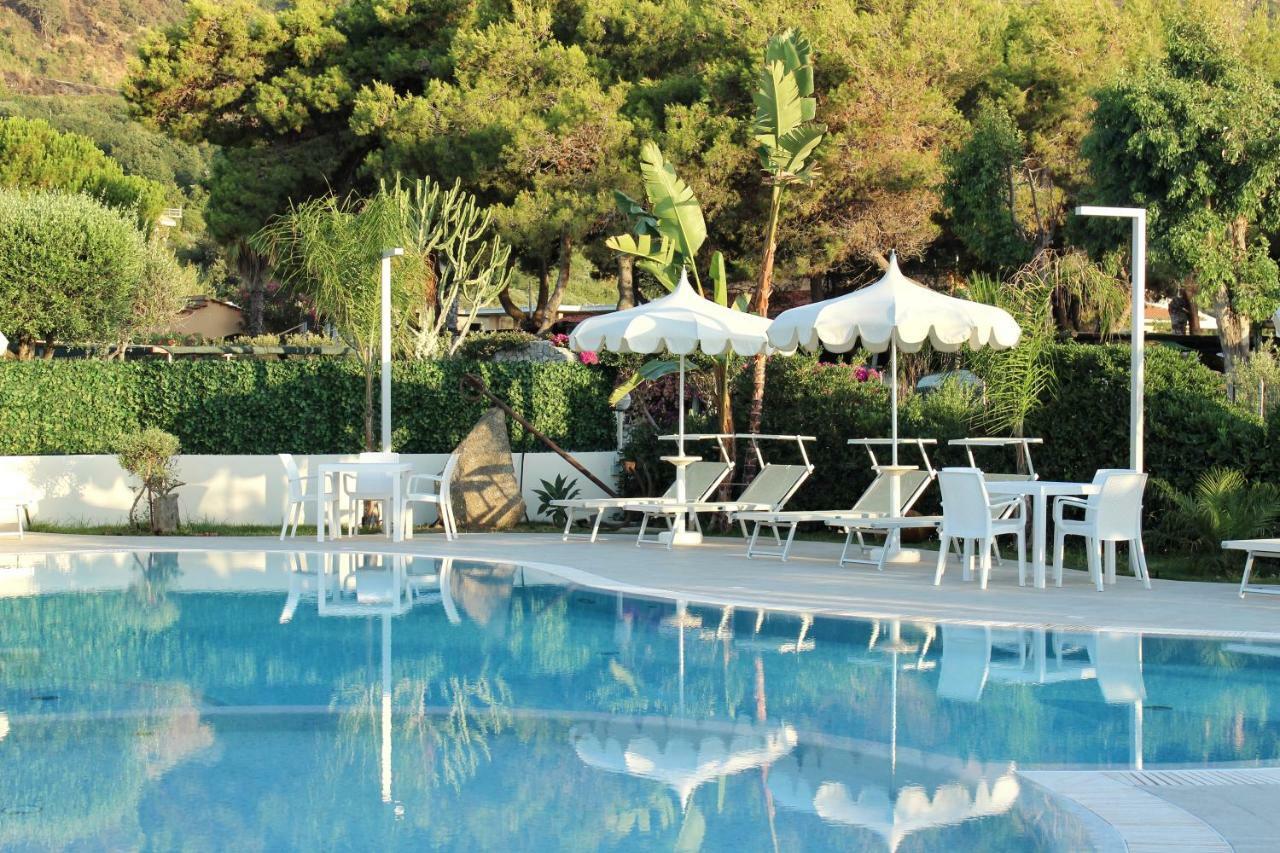 Blu Tropical Resort Дзамброне Екстериор снимка