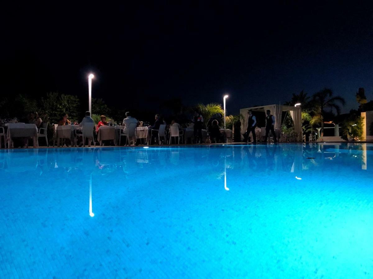 Blu Tropical Resort Дзамброне Екстериор снимка